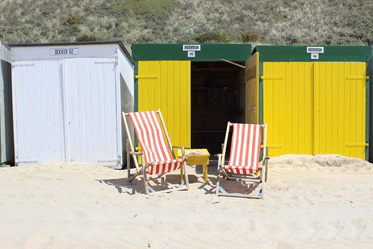 Bunte Strandhäuschen am Strand